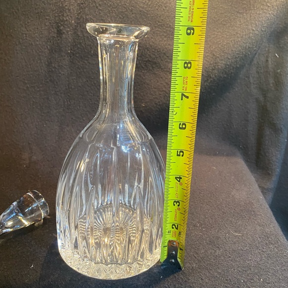 Round Cut Crystal Whiskey Decanter with Stopper - Picture 4 of 6
